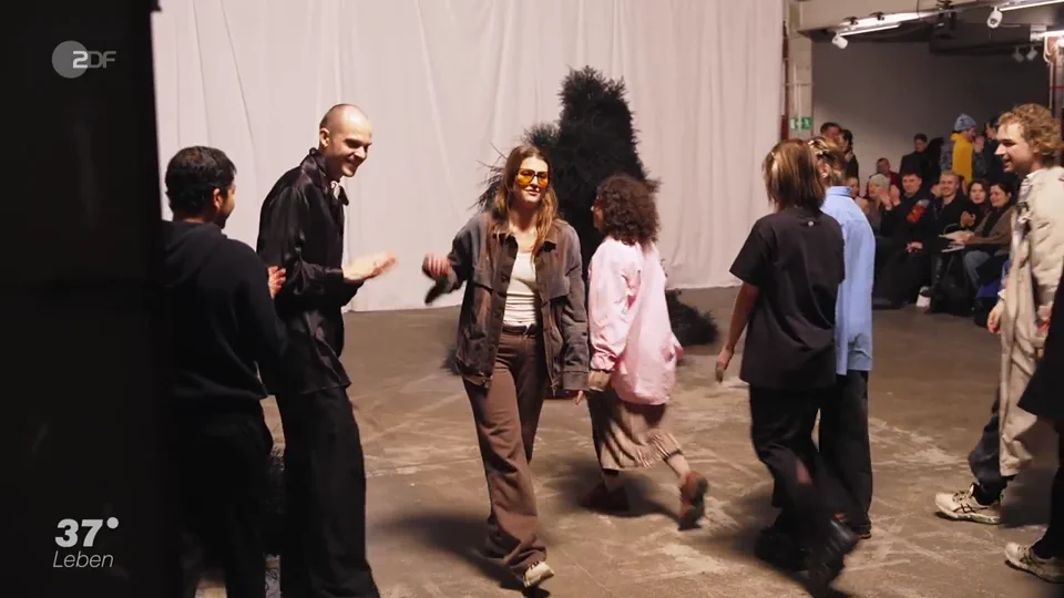 Fashion craft in ZDF's Trash Fashion reportage